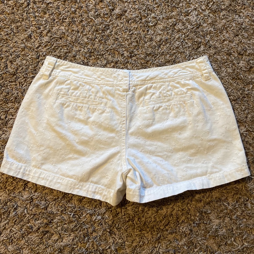 White Flower Pattern Shorts - Picture 2 of 3